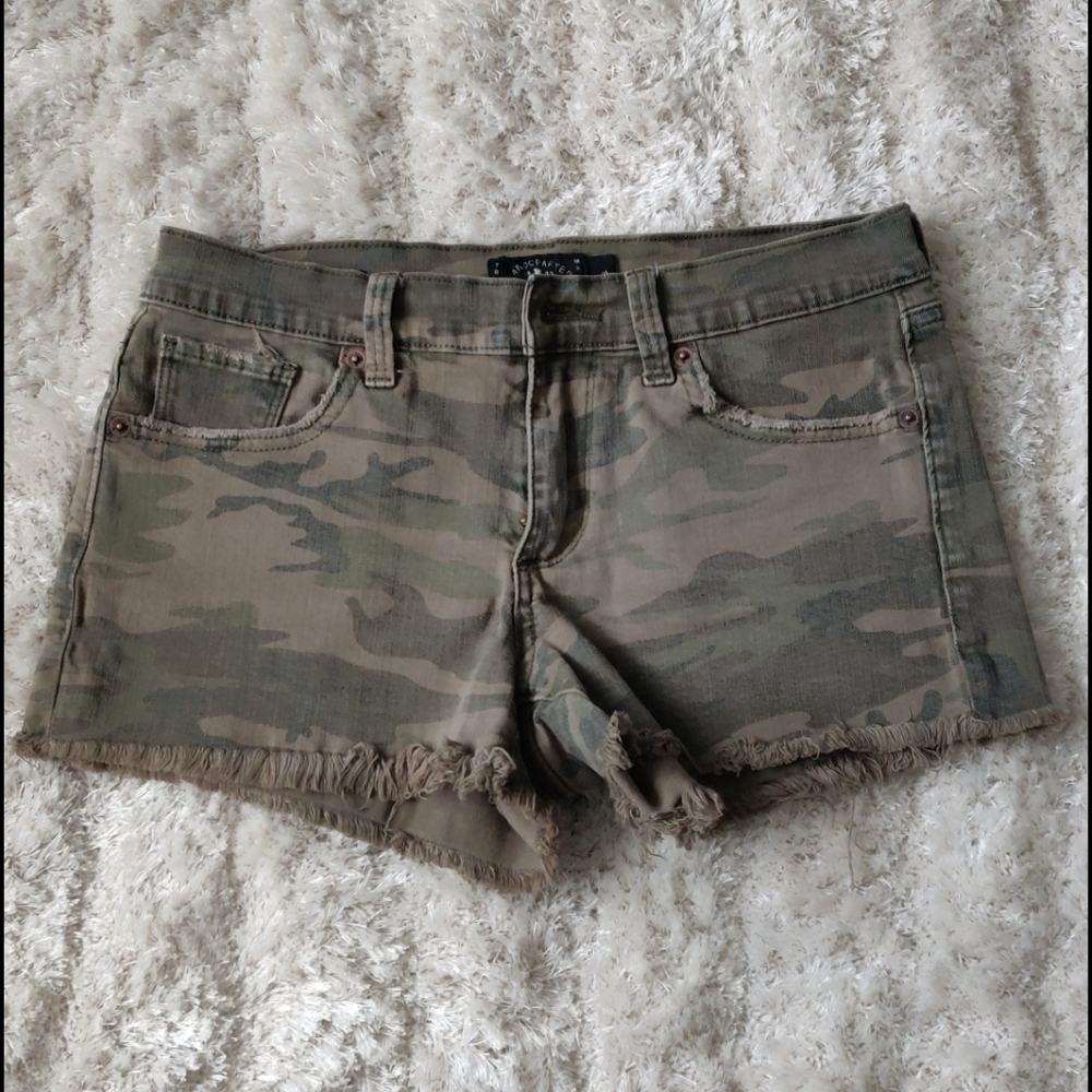 EUC Lucky Brand "the cut off" camo jean shorts